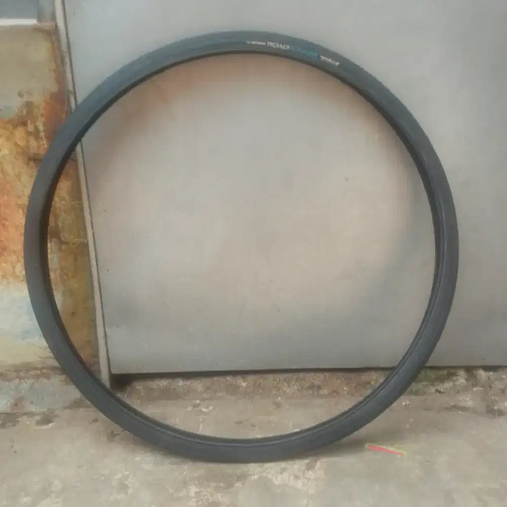BAN LUAR 700X28 VEE TIRE