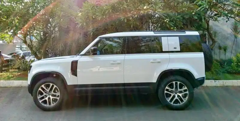Land Rover Defender 2020 SE 110 2.0 bensin pemakaian 2021