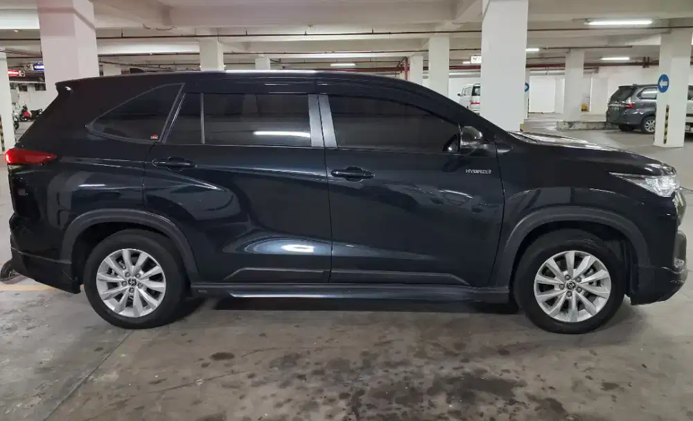 Innova Zenix V Hybrid Modellista