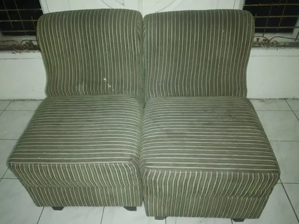 Kursi ruang tamu hijau