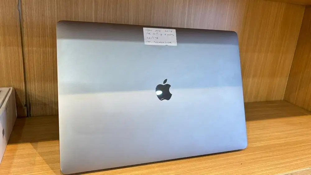 MACBOOK PRO 2019 touchbar 15 i9 32/1TB SECOND ORIGINAL