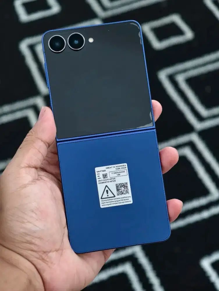 Samsung ZFlip 7 (12/256) Garansi 09/2026