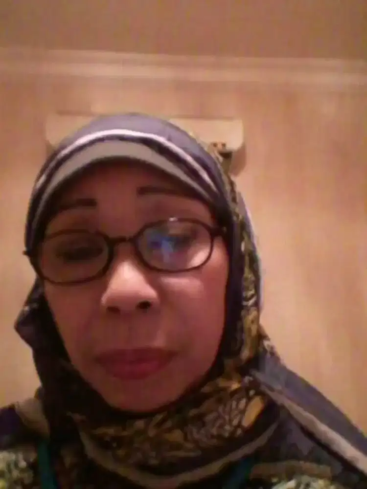 Merawat dan menemani orang sakit dan jompo