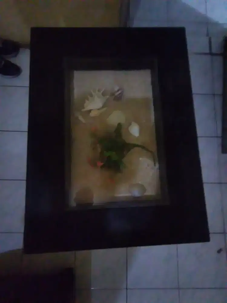 Meja ruang tamu dengan kaca