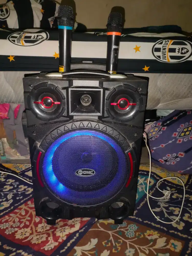 Speaker Portabel GMC 8 Inch + 2 mic wireless