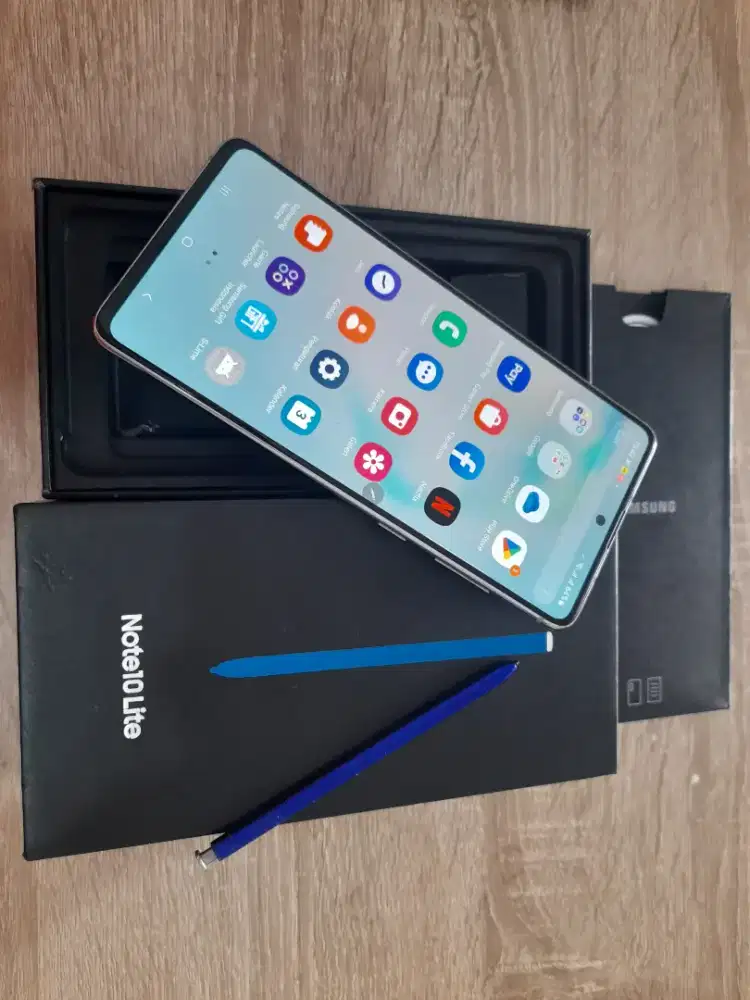 Galaxy Note 10 Lite.Amoled.4G.ram 6GB/128GB.DISKON 300RB.GOLDEN PONSEL