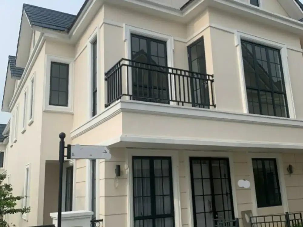 disewakan cepat rumah cantik 3 lantai lavon 2 type H murah banget