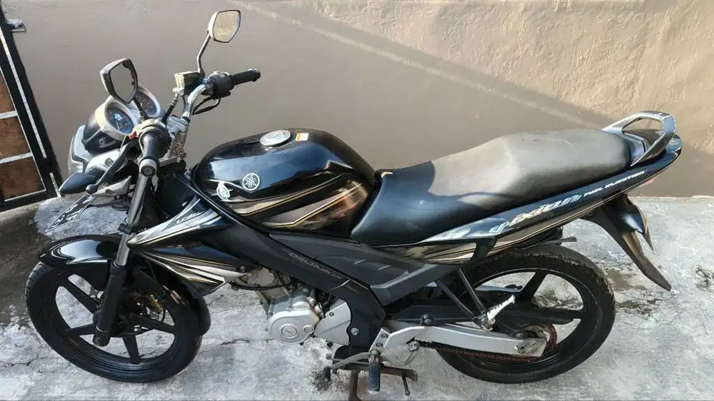 Yamaha V-ixion 150 CC