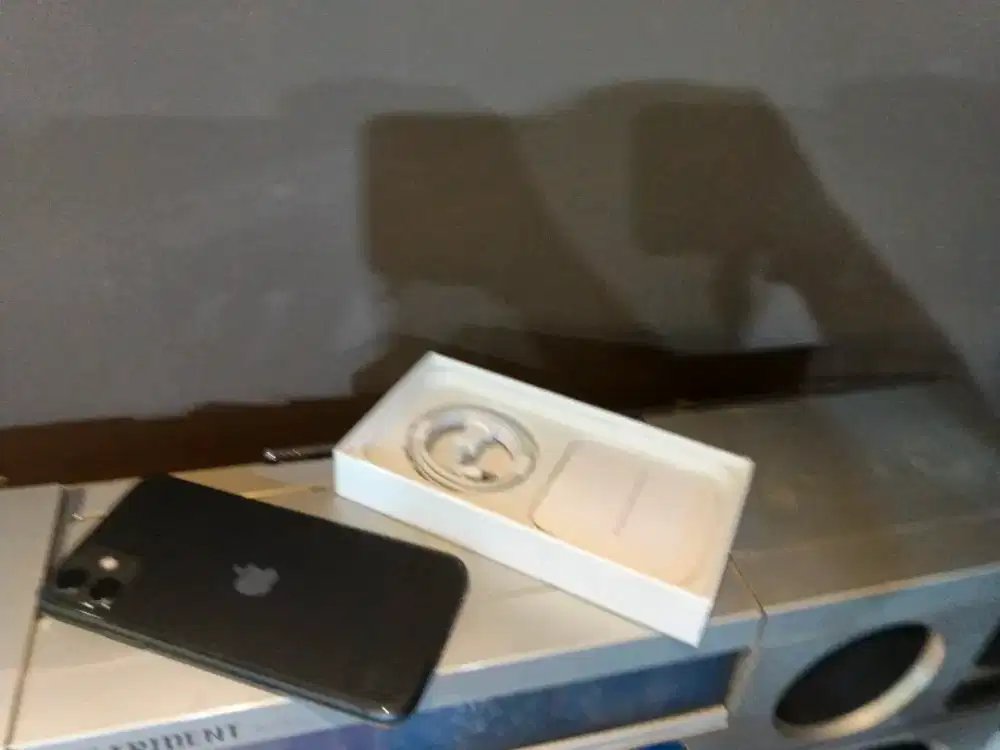 Iphone 11 256gb sepek masih baru black