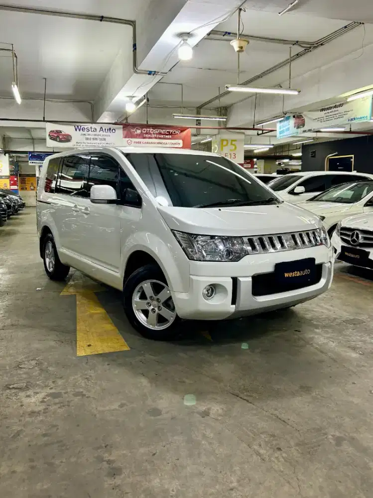 Low KM Mitsubishi Delica D5 2.0 AT 2014 Like New 2015