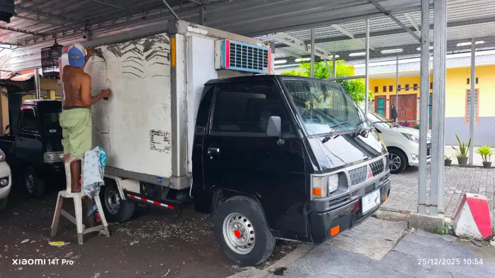 Box Freezer Mitsubishi L300 2.5 Diesel Power Stering Hitam  Plat S