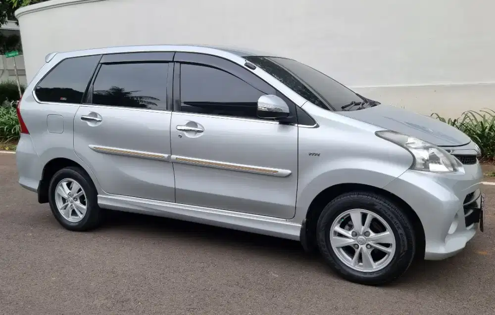 Toyota Avanza 1.5 Veloz AT 2014 Silver Istimewa Skali Antik Siap Pakai