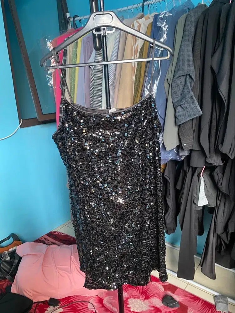 Dress Payet H&M Divided – Hitam (XL)