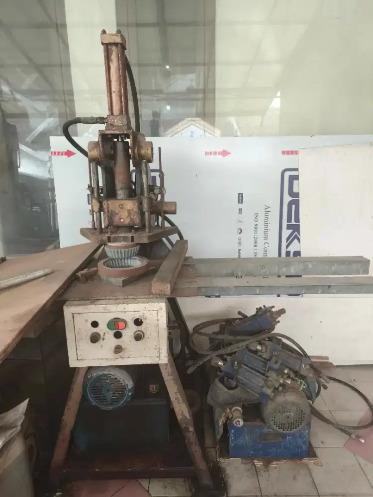 Alat Mesin Press Kertas Cetak Makan