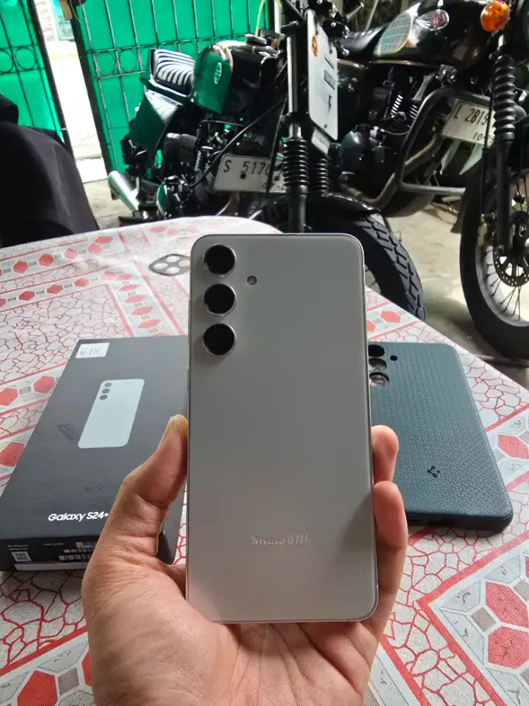 Samsung S24 plus 8/256gb likenew