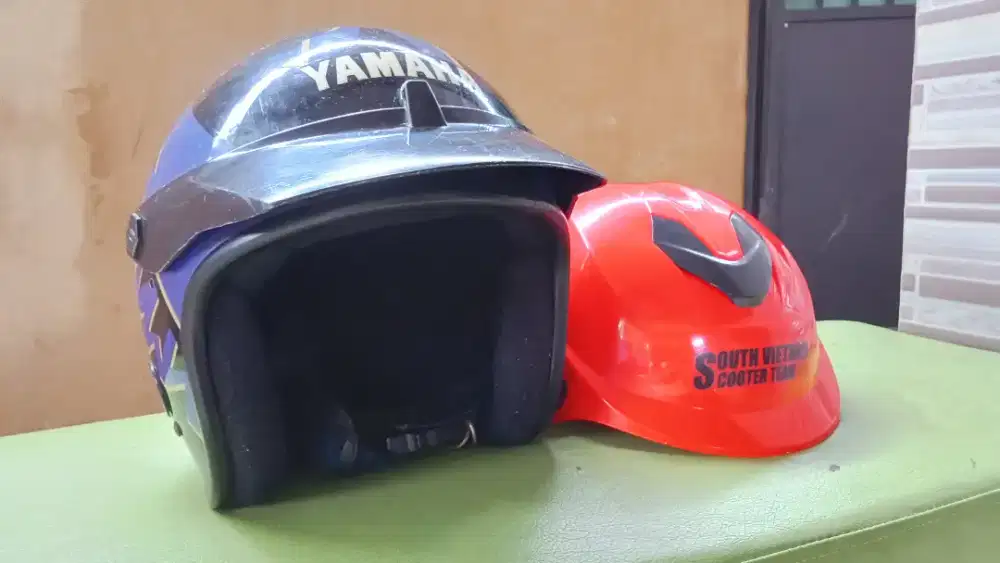 Dijual helm jadul pribadi 2 unit mulus terawat masih seorinya oke