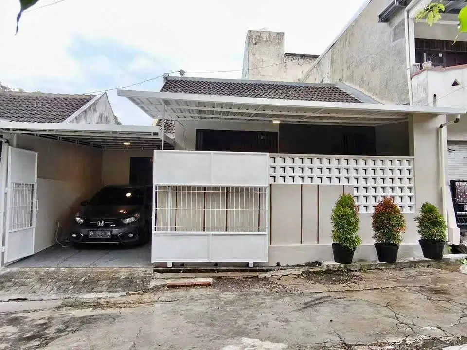 RUMAH MODERN DALAM PERUMAHAN 810 JUTA DI UTARA RS CONDONGCATUR SLEMAN