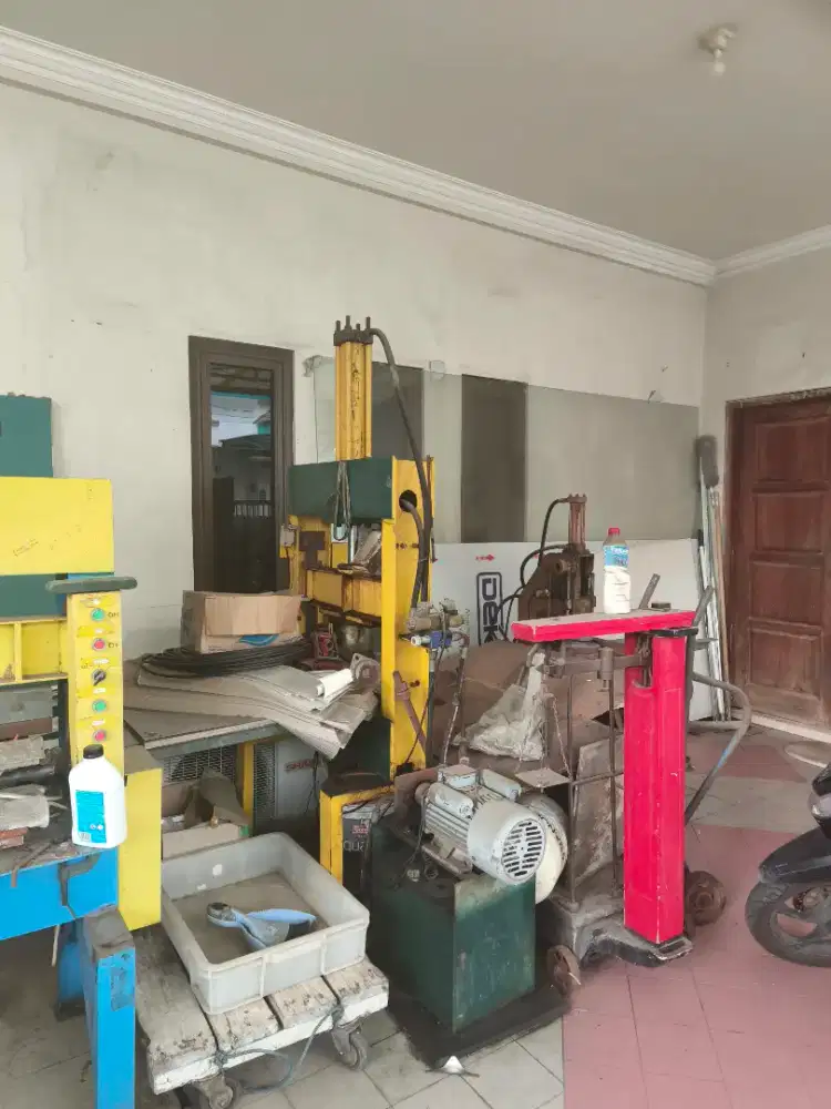 Alat Mesin Potong Kertas Bulat dan Timbangan