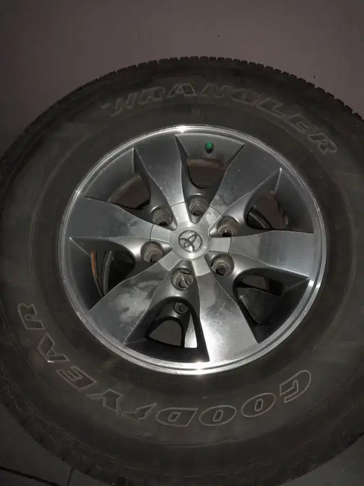 Jual Ban + Velg Copotan Fortuner Kondisi Bagus