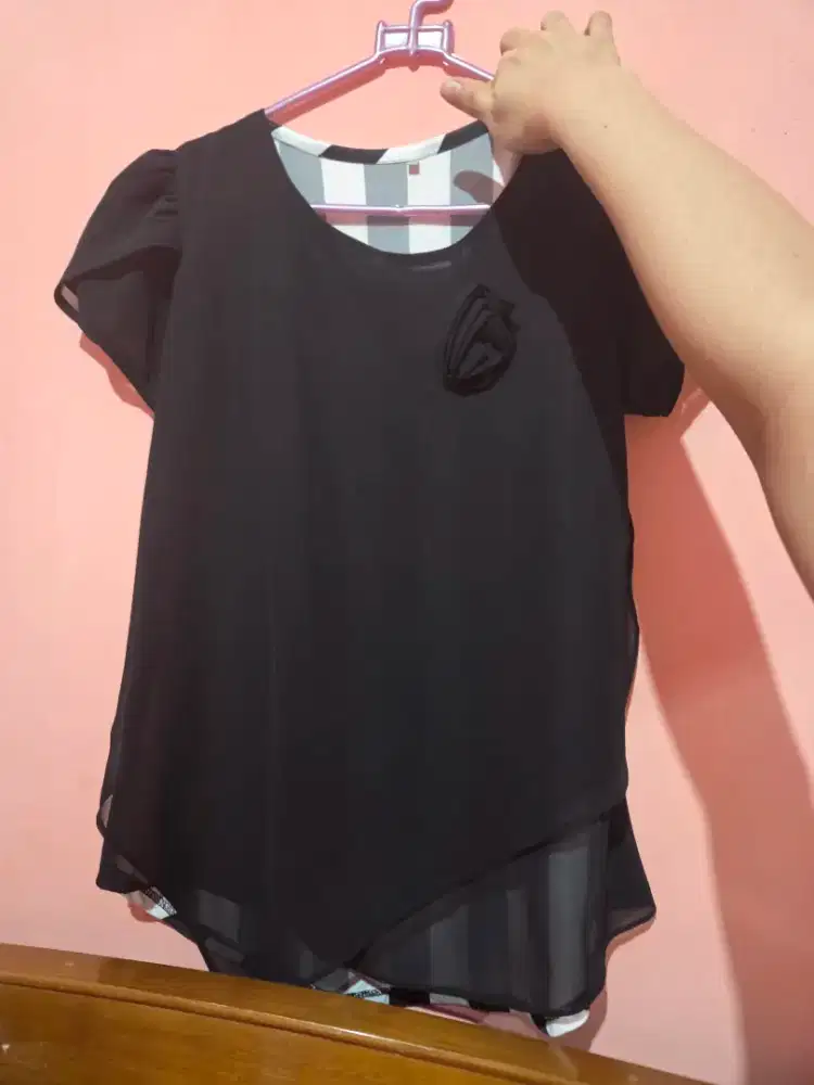 Blouse hitam bekas