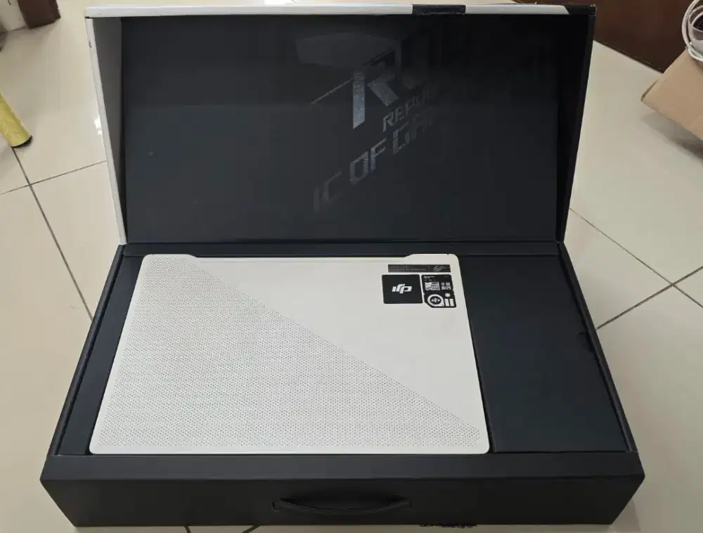 Asus ROG Zephyrus G14 2020, ryzen 9 4900 HS, RTX 2060, 1TB SSD