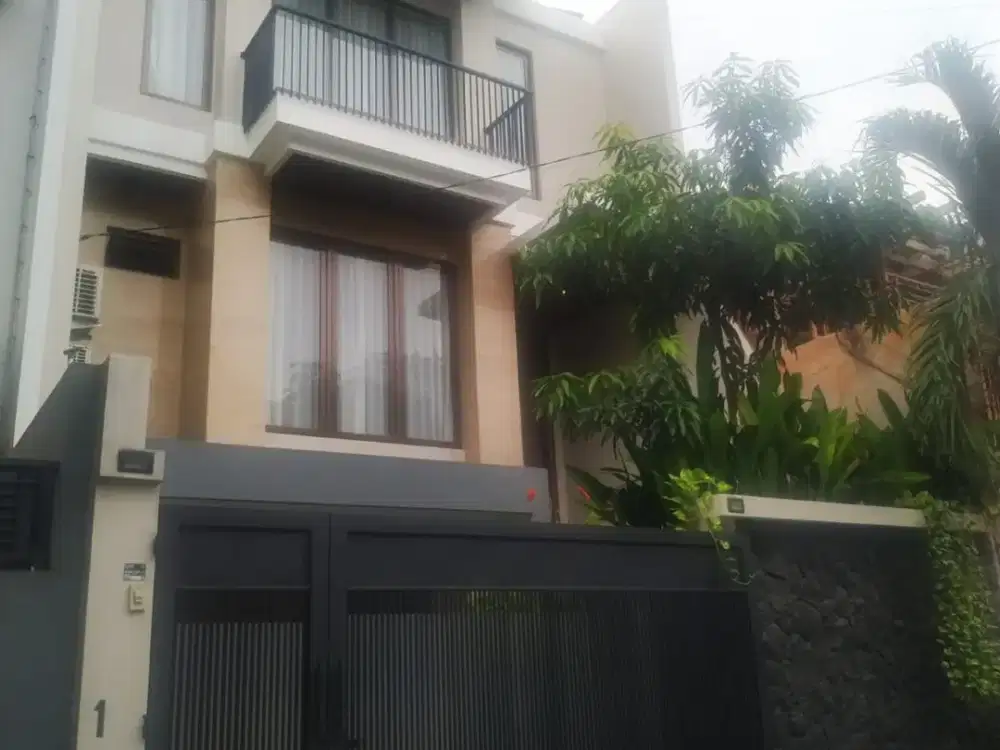 DISEWA RUMAH BAGUS SIAP HUNI DI PONDOK INDAH JAKARTA SELATAN BELAKANG PIM 2