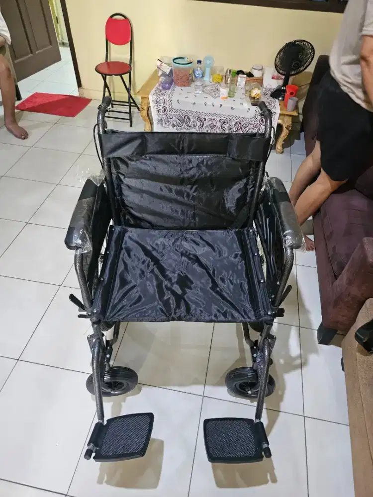 Kursi Roda Besi Hitam