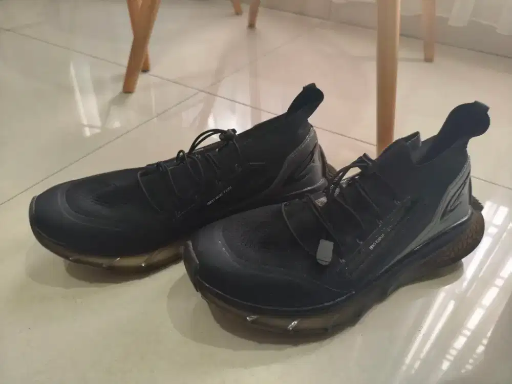 Sepatu dan Sendal Preloved Ukuran 44