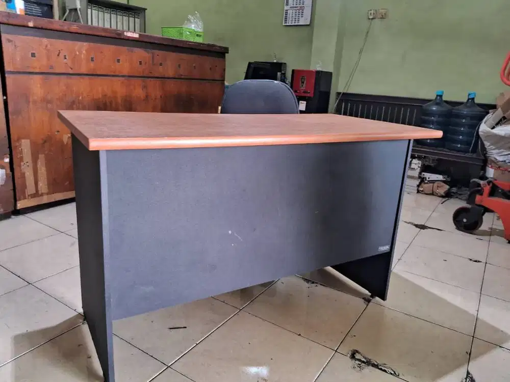 Meja Kantor / Belajar ( bonus kursi )