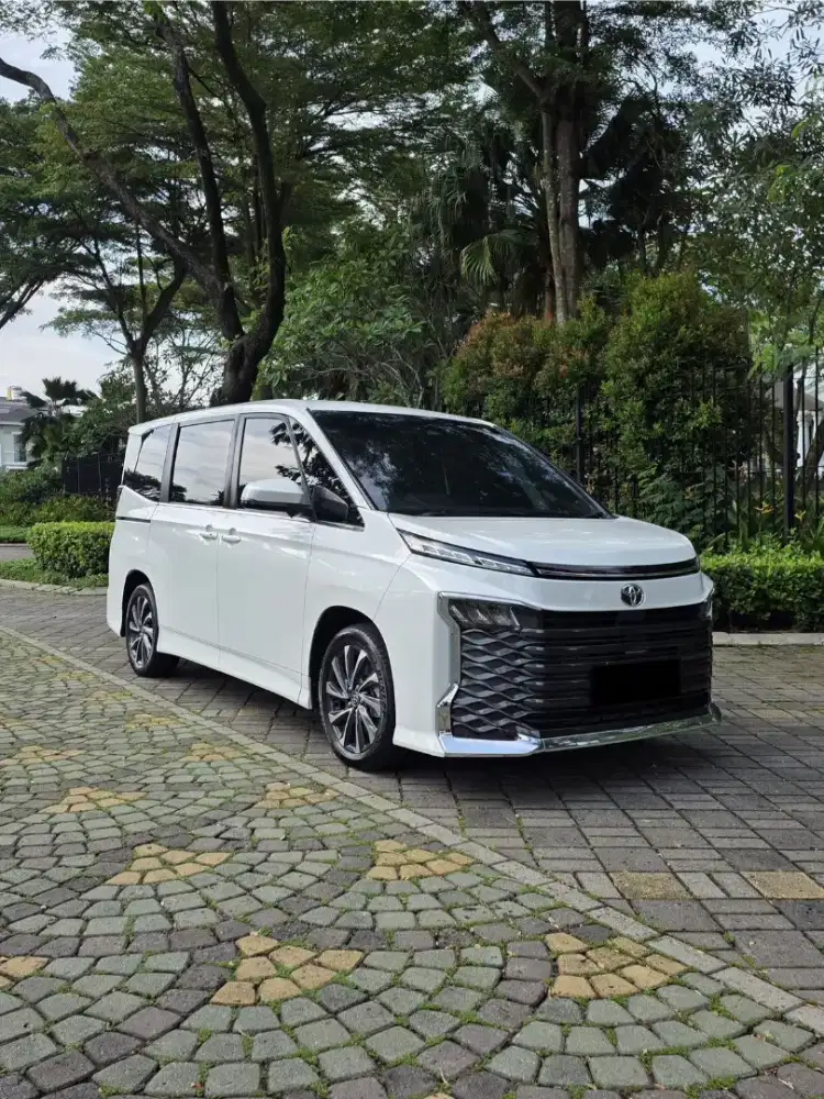 Harga Cash! Odo 39rb! All new Toyota Voxy 2022 CBU Jepang