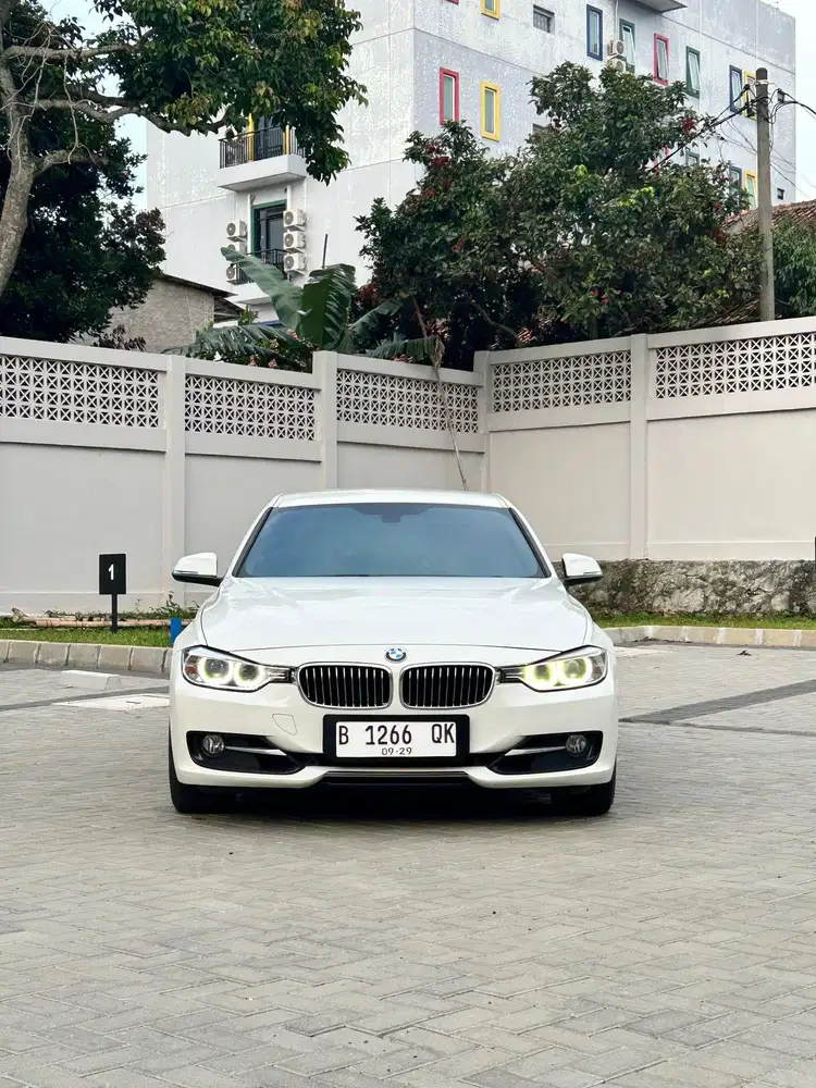 BMW 320i F30 N20 Sport 2013 Hitam