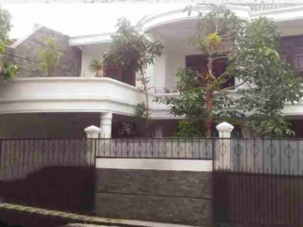 Dijual rumah strategis murah Sarijadi Bandung siap huni SHM tingkat terawat lingkungan nyaman