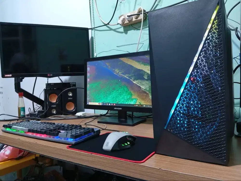 1 Set PC core i5 gen 6 + GTX 1650 + layar 19 HDMI