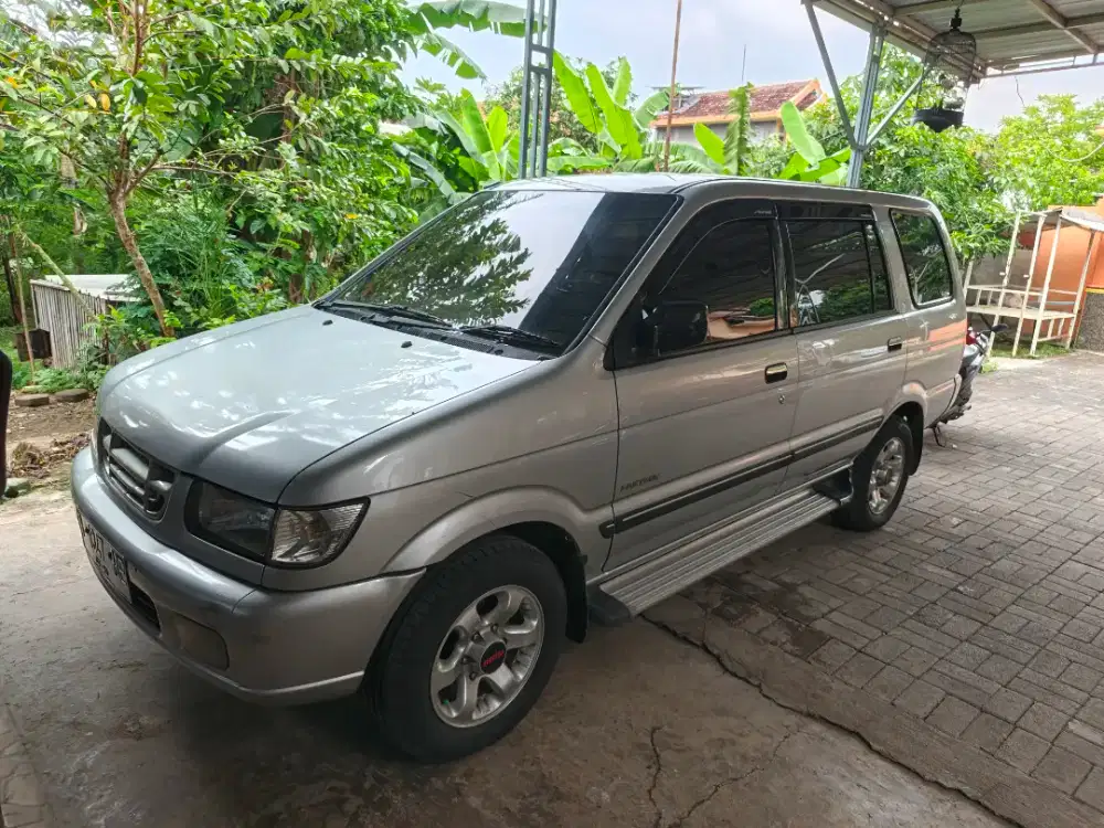 Isuzu Panther LS 2.5 MT (2002)