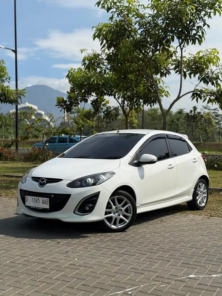 Mazda 2 RZ Metik tipe tinggi