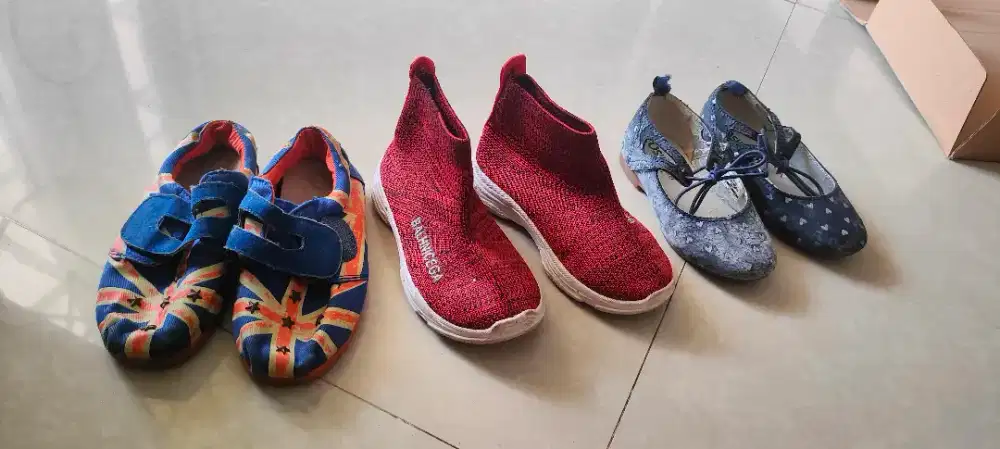 3 pasang Sepatu anak umur 3-5 THN, murah di obral