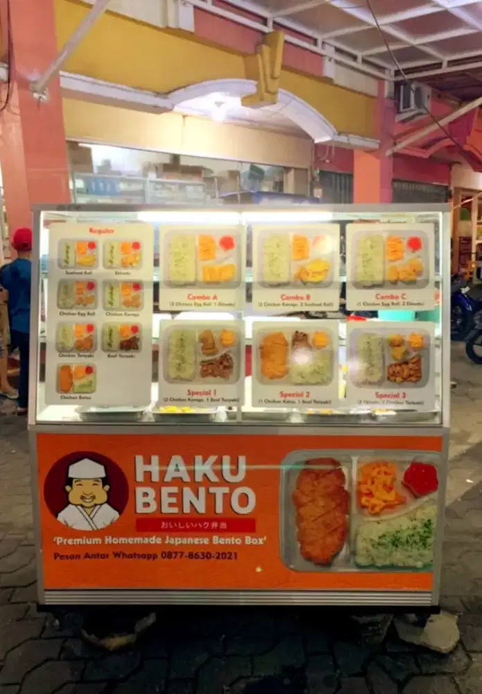 Dijual etalase masih bagus dijual BU