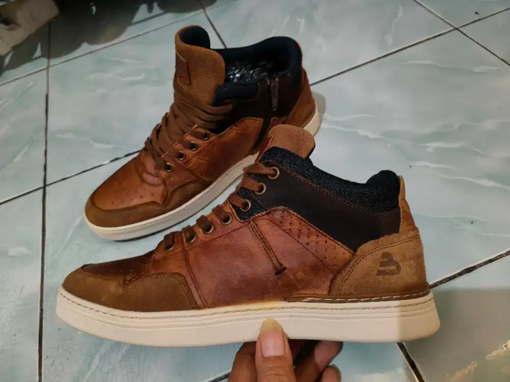 Sepatu Eropa Bullboxer size 43 bukan CAT Timberland Lacoste