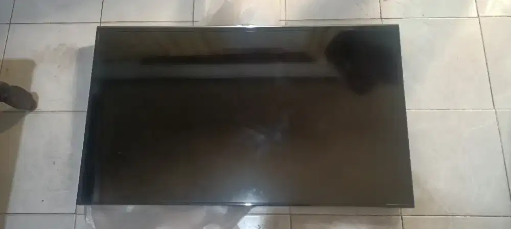 Di jual tv led 40 in layar datar bisa di tembok bisa di meja harga 1jt