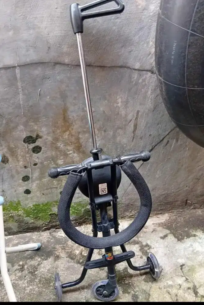 Sepeda atau dorongan bayi