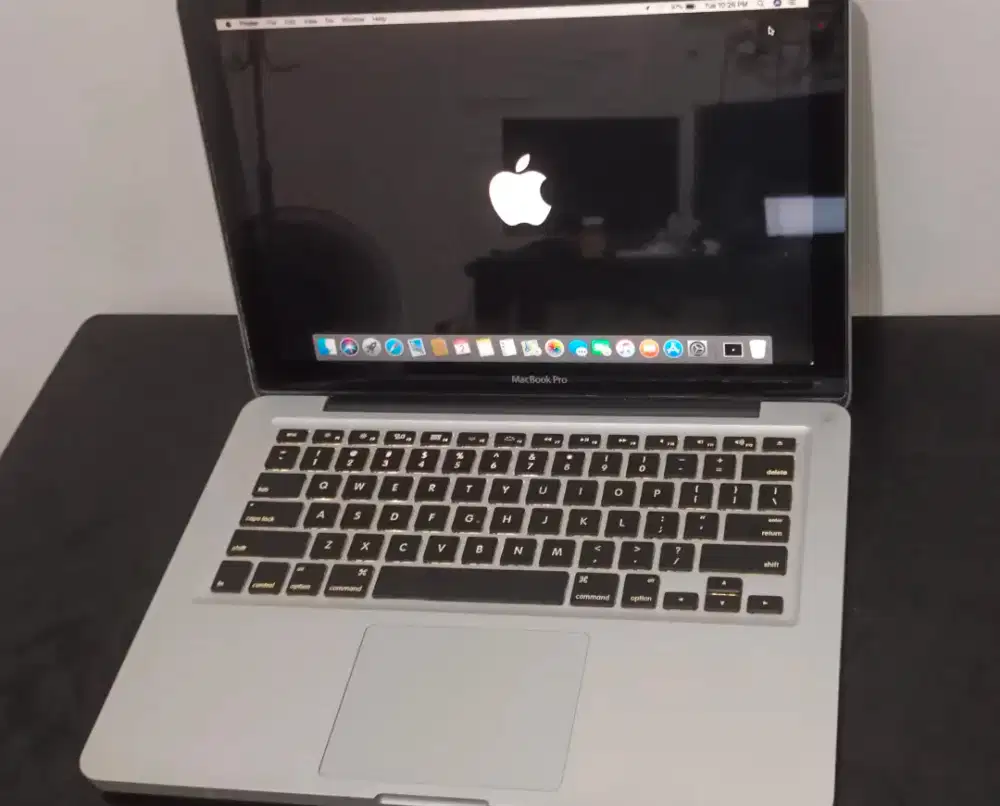 Macbook Pro 2011 13inch i5 Ram 4GB SSD Masih NORMAL SEMUA - Kinclong