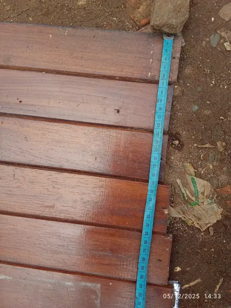 Lis kayu Meranti tua