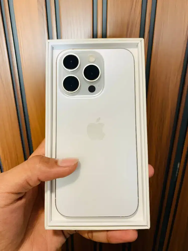 iPhone 15 pro white titanium 128gb iBox