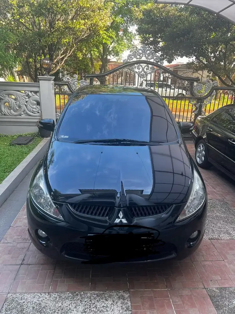 Mitsubishi Grandis 2010 Bensin