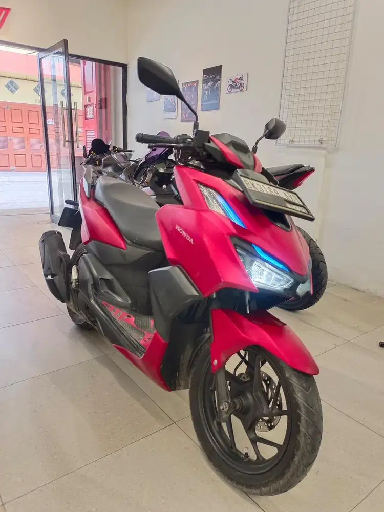 Honda Vario 160 Tipe CBS tahun 2022 warna Merah Dop Vario160 Matic CC