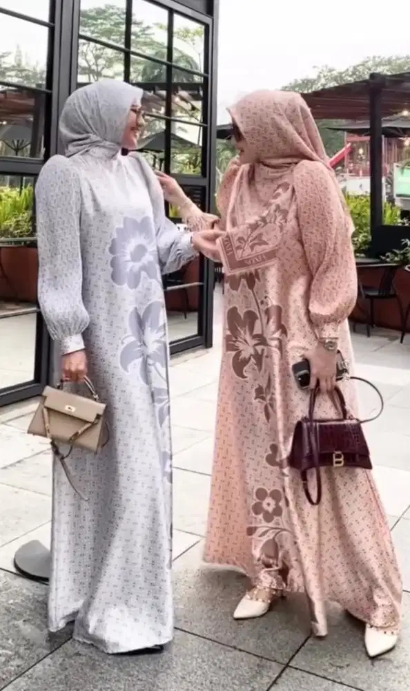 Dress Motif Mewah warna Cream