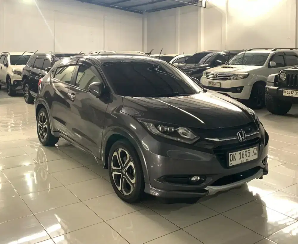 HONDA HR-V PRESTIGE 2015 Asli Bali Warna Favorite