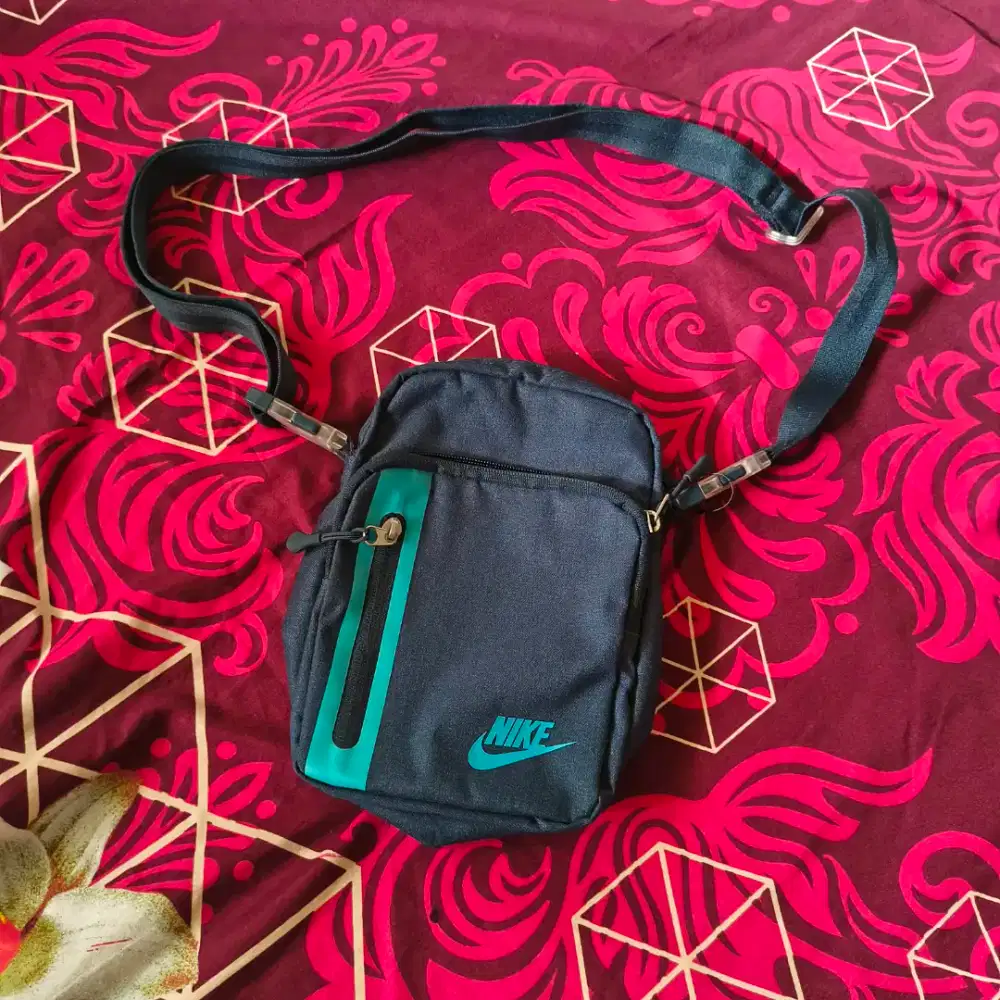 Tas Nike Slingbag like new