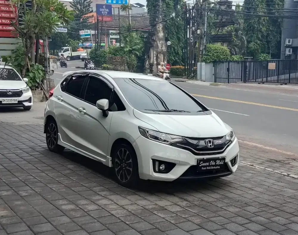 HONDA JAZZ RS NEW MODEL TV FLOATING LOW KM SIAP PAKAI