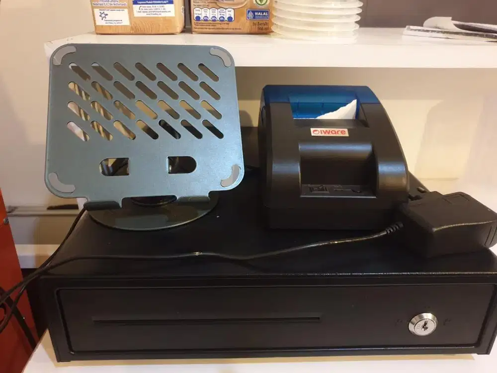 Cash drawer, printer termal dan tempat simpan tab
